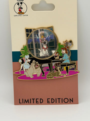 Disney DEC Snow Globe Oliver and Company LE 250 Pin
