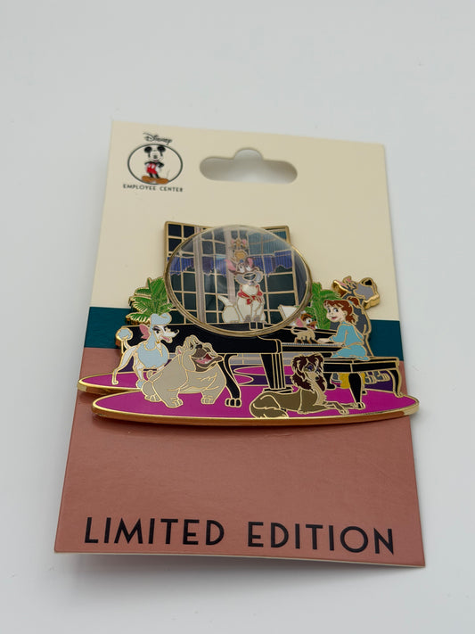Disney DEC Snow Globe Oliver and Company LE 250 Pin