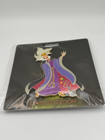WDI MOG Villains Evil Queen Peddler's Disguise LE 300 Pin