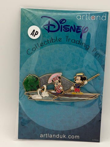 *AP/PP* Artland Mickey Minnie Punting in the Country Limited Edition Pin