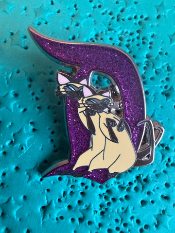 Si and Am LE 100 Diamond D fantasy pin